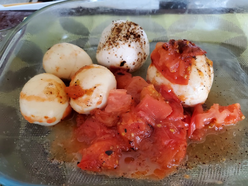 モッツァレラチーズと卵のトマト和え